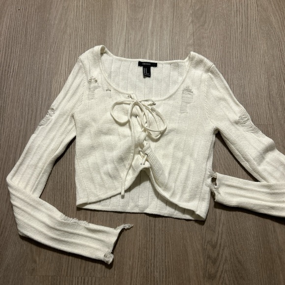 Kit white distressed long sleve crop top - Picture 2 of 4